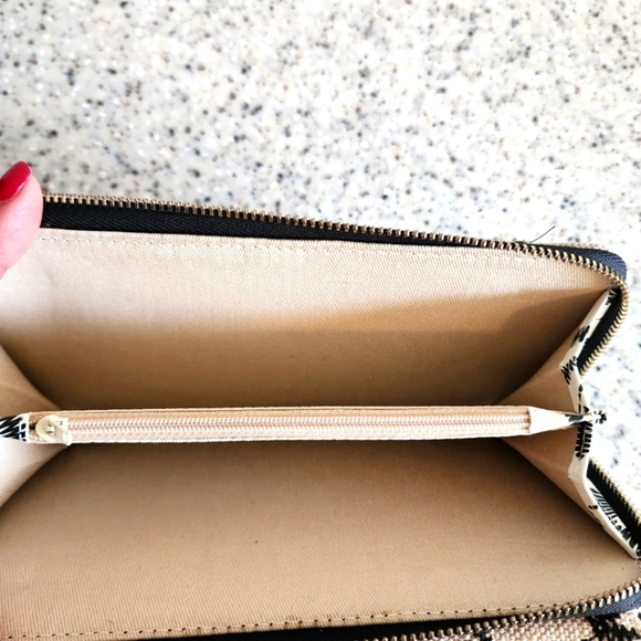 Desigual Black Embriodered Floral on Cream Wallet - Picture 6 of 6